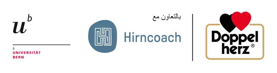 الصورة تحتوي على شعارات لثلاث علامات تجارية، وهي: "Himcoach" و"Doppelherz"، مع وجود نص يوضح عبر الكلمات "شركاء في الأداء" في سياق ما. تركز الصورة على الشراكة بين هذه العلامات التجارية.